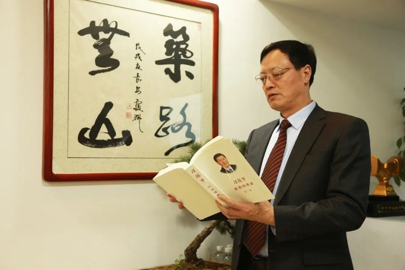 公司黨委書記、董事長(zhǎng)張超暉榮膺“第九屆陜西省優(yōu)秀企業(yè)家”榮譽(yù)稱號(hào)