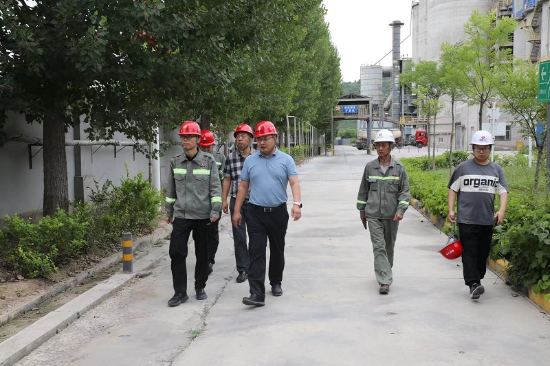 陜西建材科技公司黨委委員、副總經(jīng)理郭正亮到黃陵公司進行安全環(huán)保督導檢查