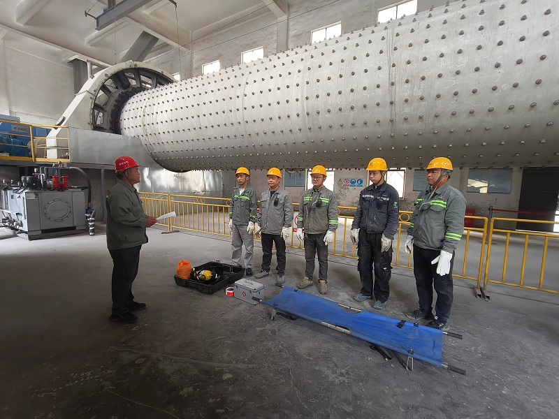 以“演”筑防 以“練”備戰(zhàn) 黃陵公司開展受限空間窒息事故應急專項演練